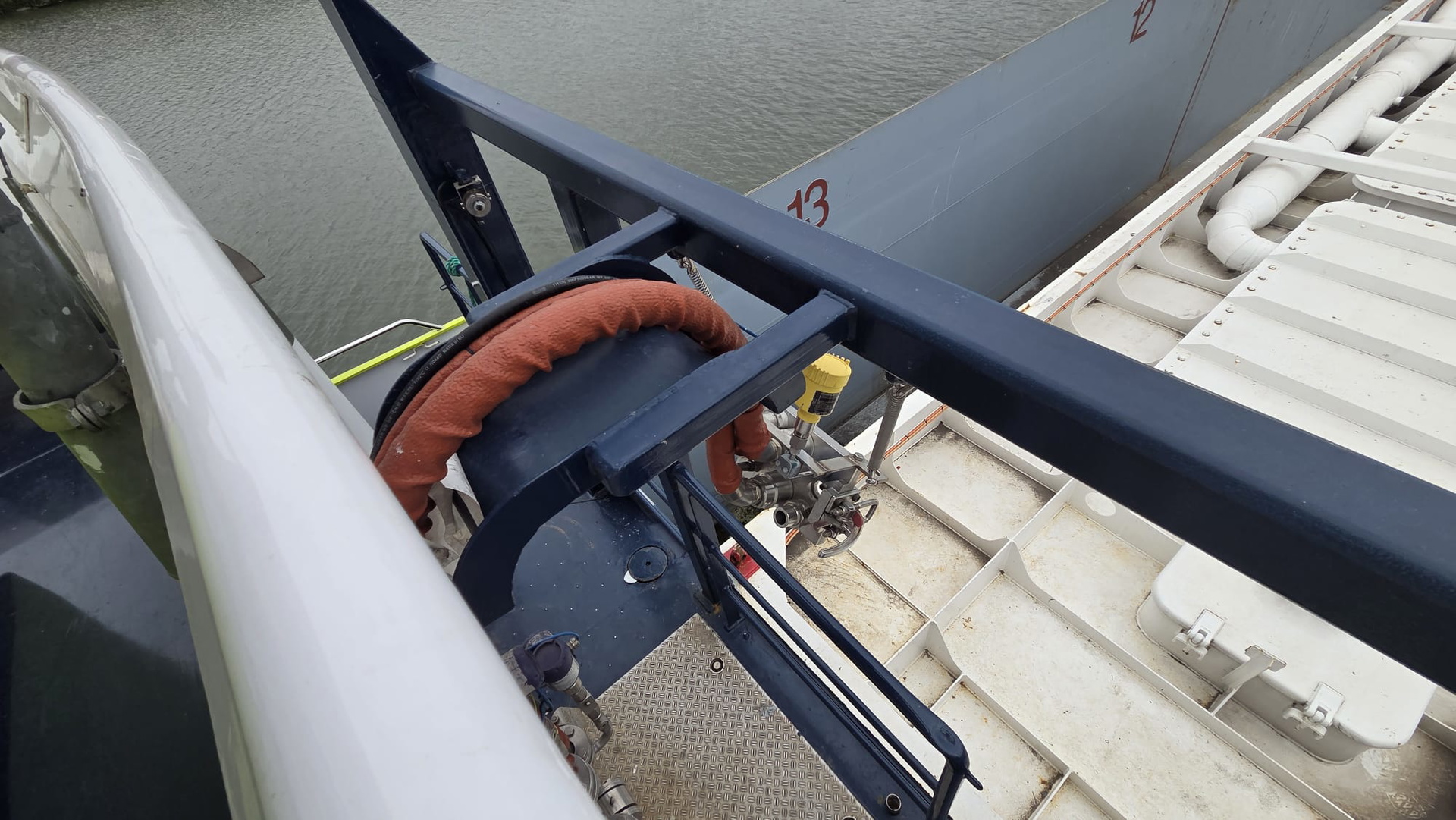 H2 Barge 1