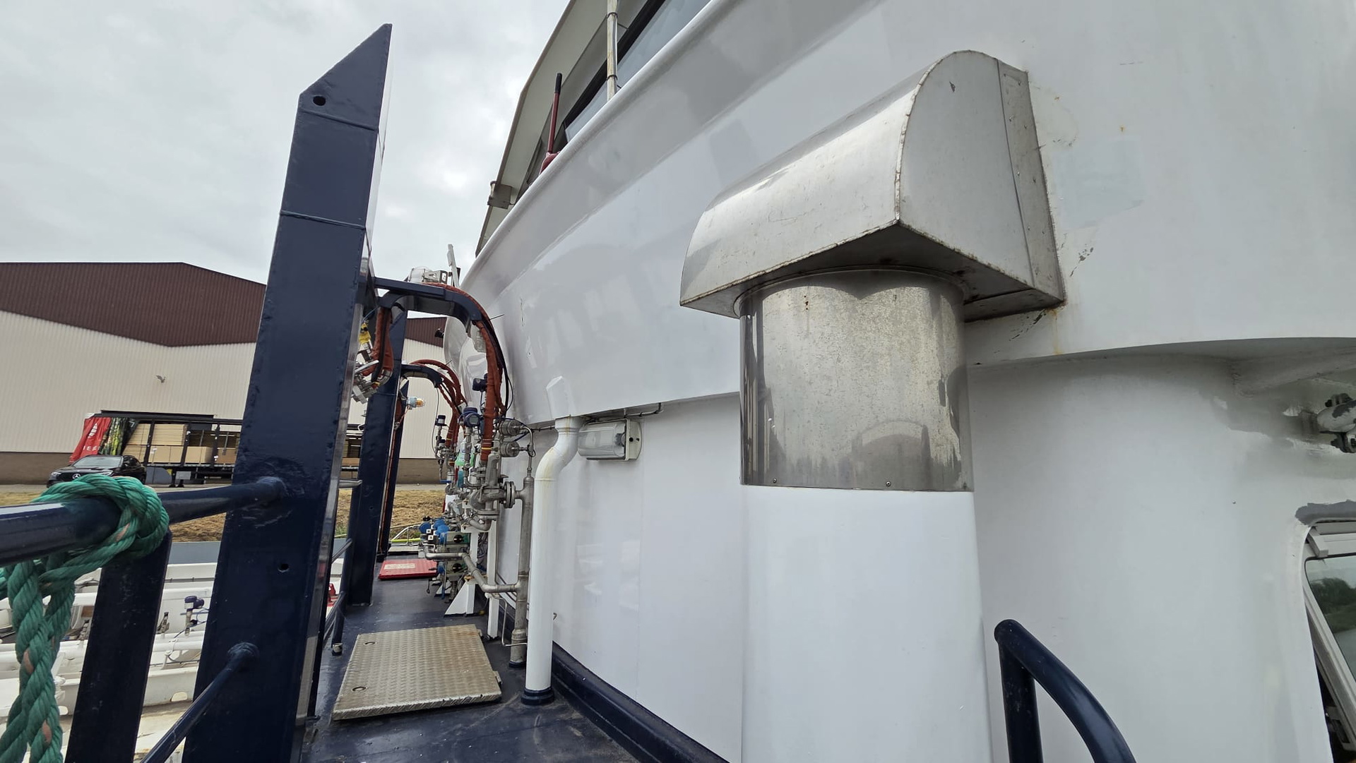 H2 Barge 1