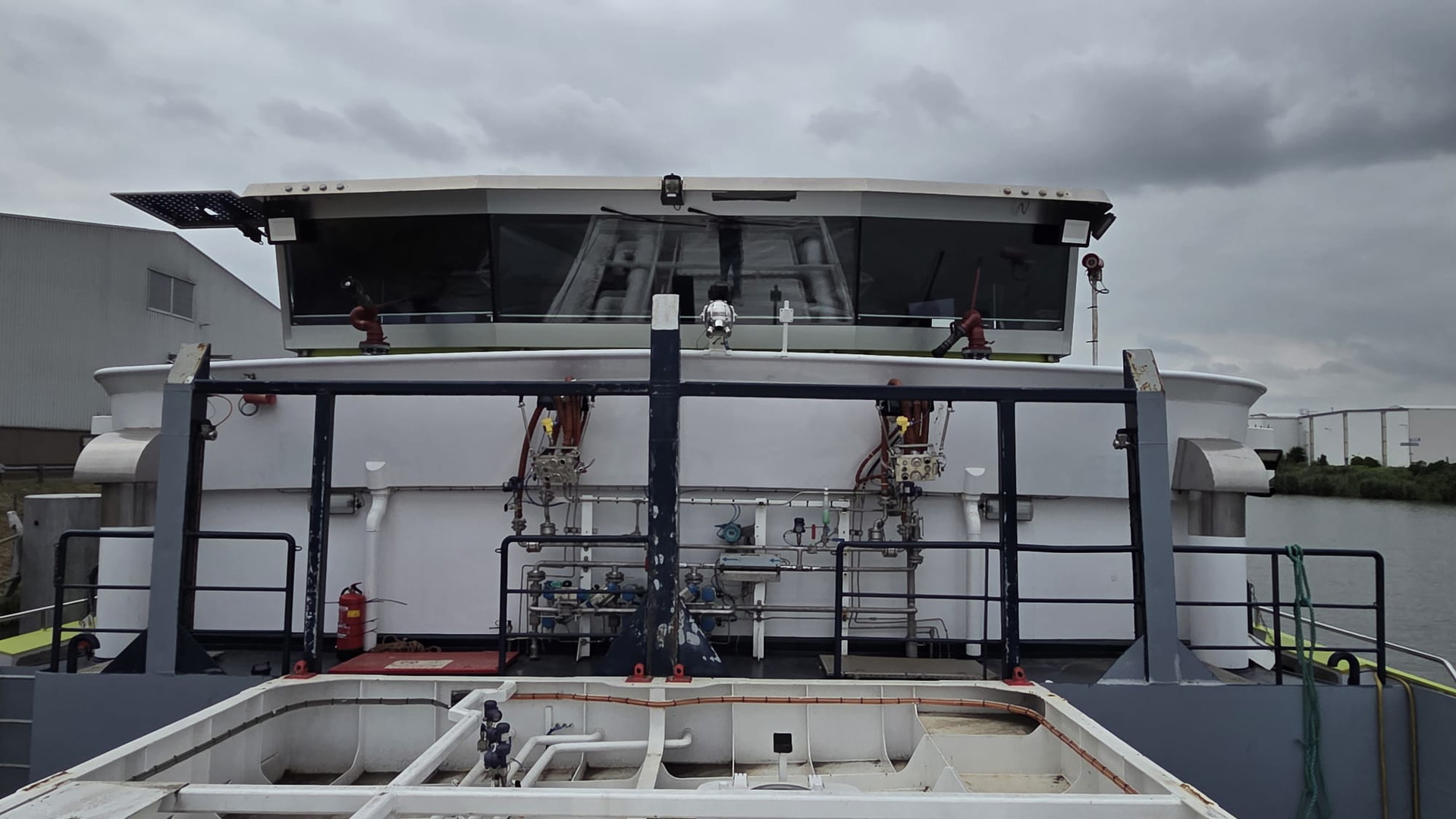 H2 Barge 1