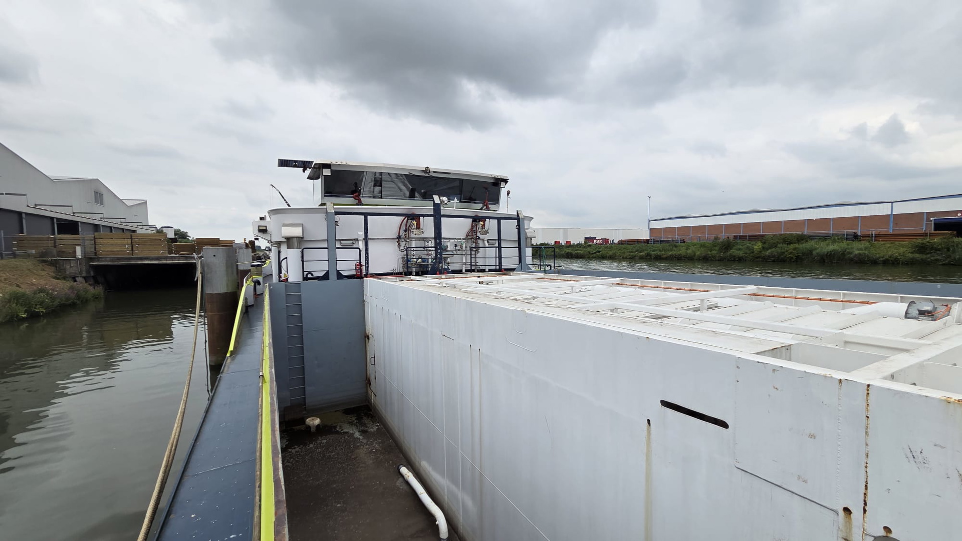 H2 Barge 1