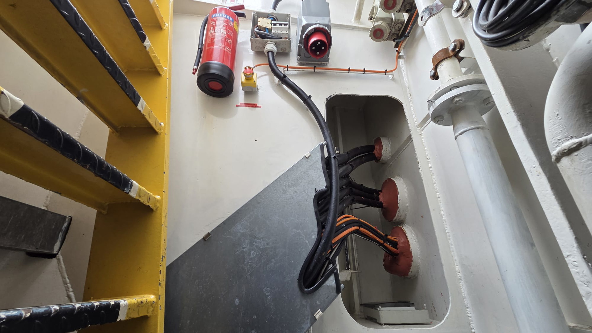 H2 Barge 1
