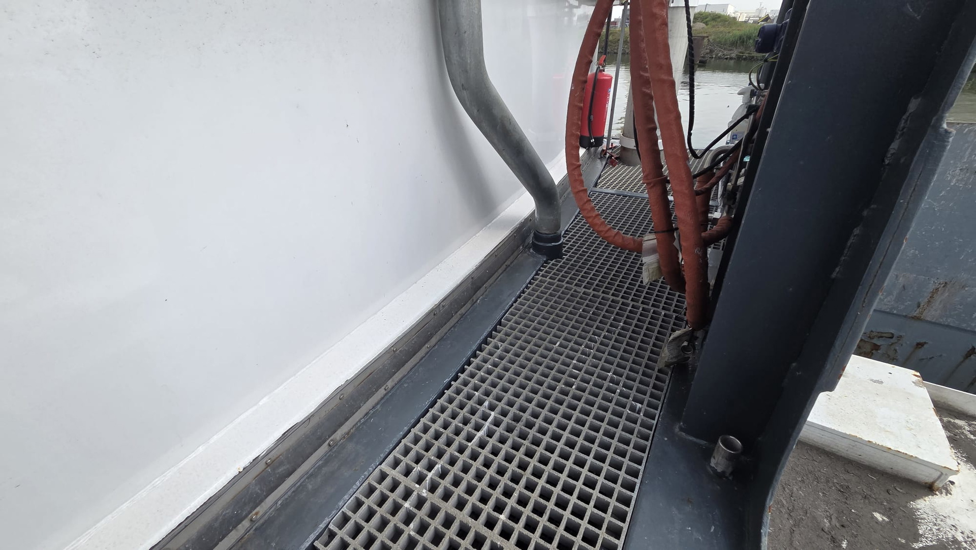 H2 Barge 2