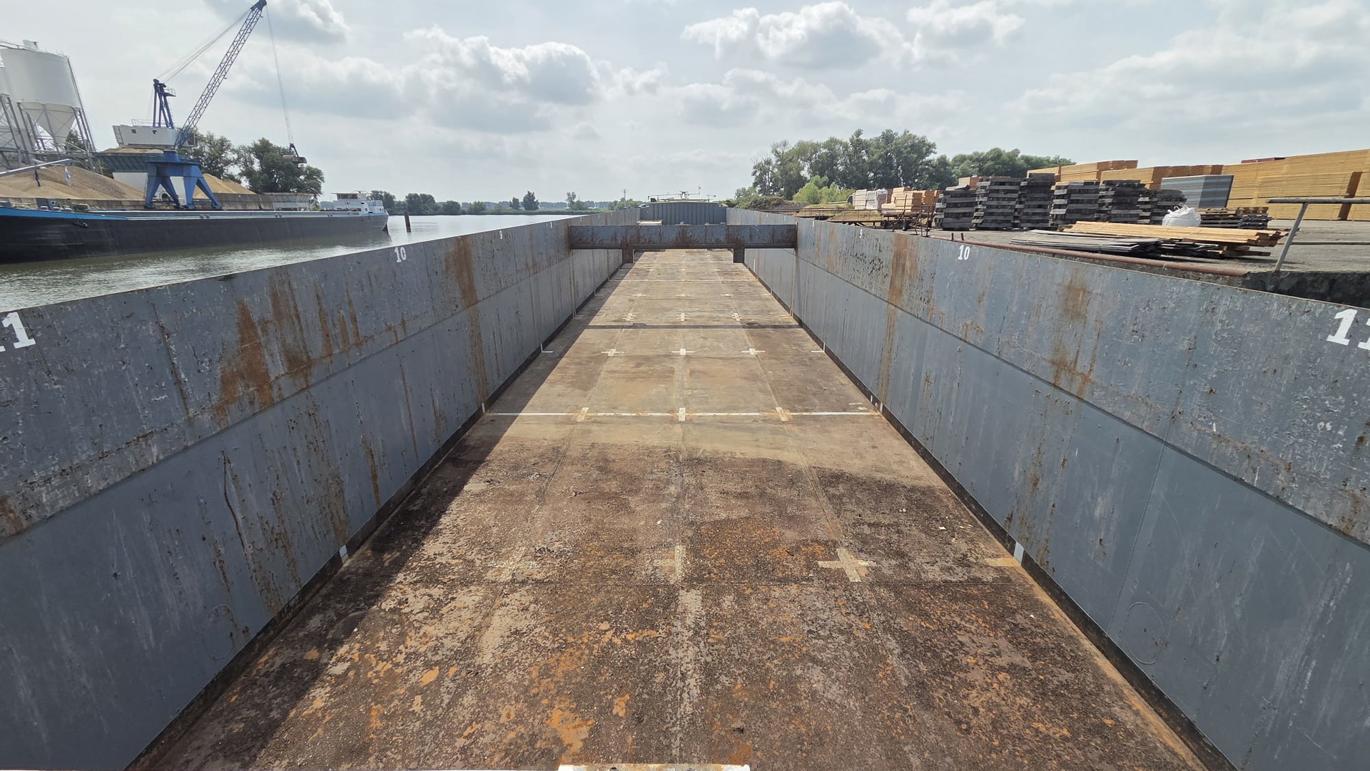 H2 Barge 2